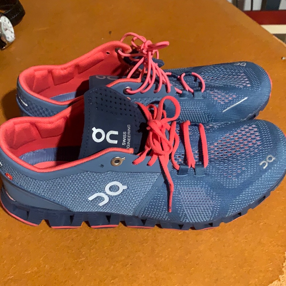 ON running Cloud Vista Barely Worn Blue hot Pink 9 40.5 UK 7